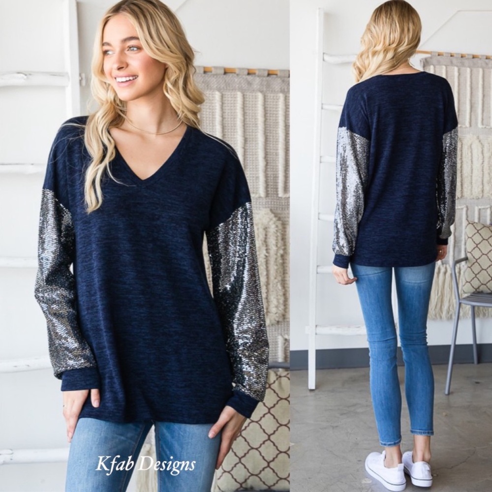 B22A💙NEW!💙Striking+soft navy v-neck w/deep silver sequin sleeves💙 Classy!